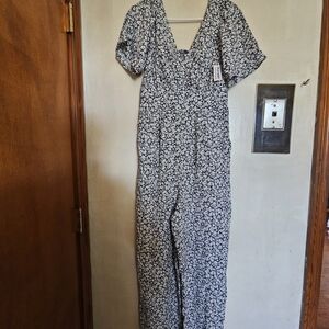 Old Navy Black & White Floral V-Neck Short Sleeve Jumpsuit